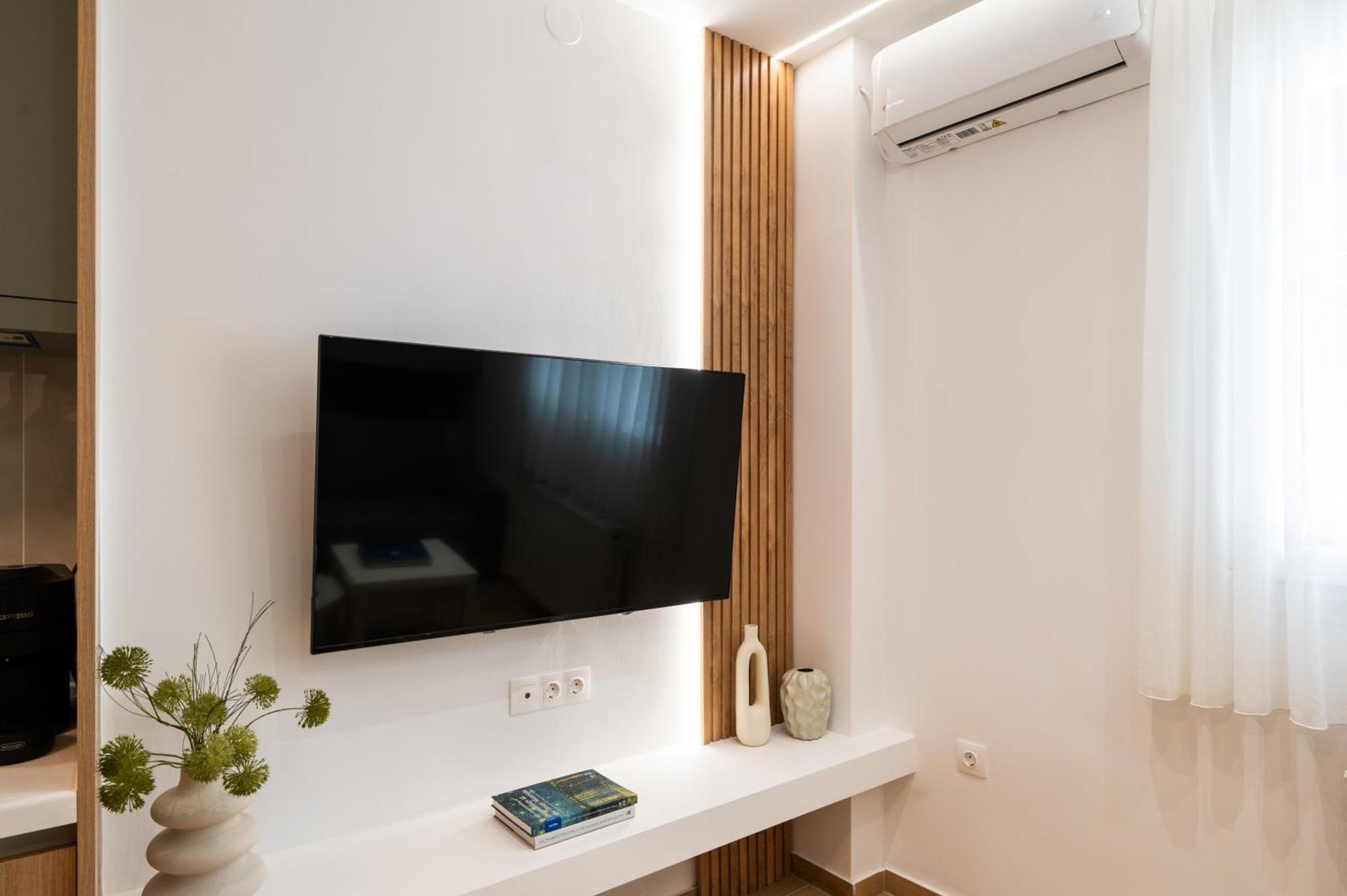 Honey Oak & Cream Patio By Nest Apartment Солун Екстериор снимка