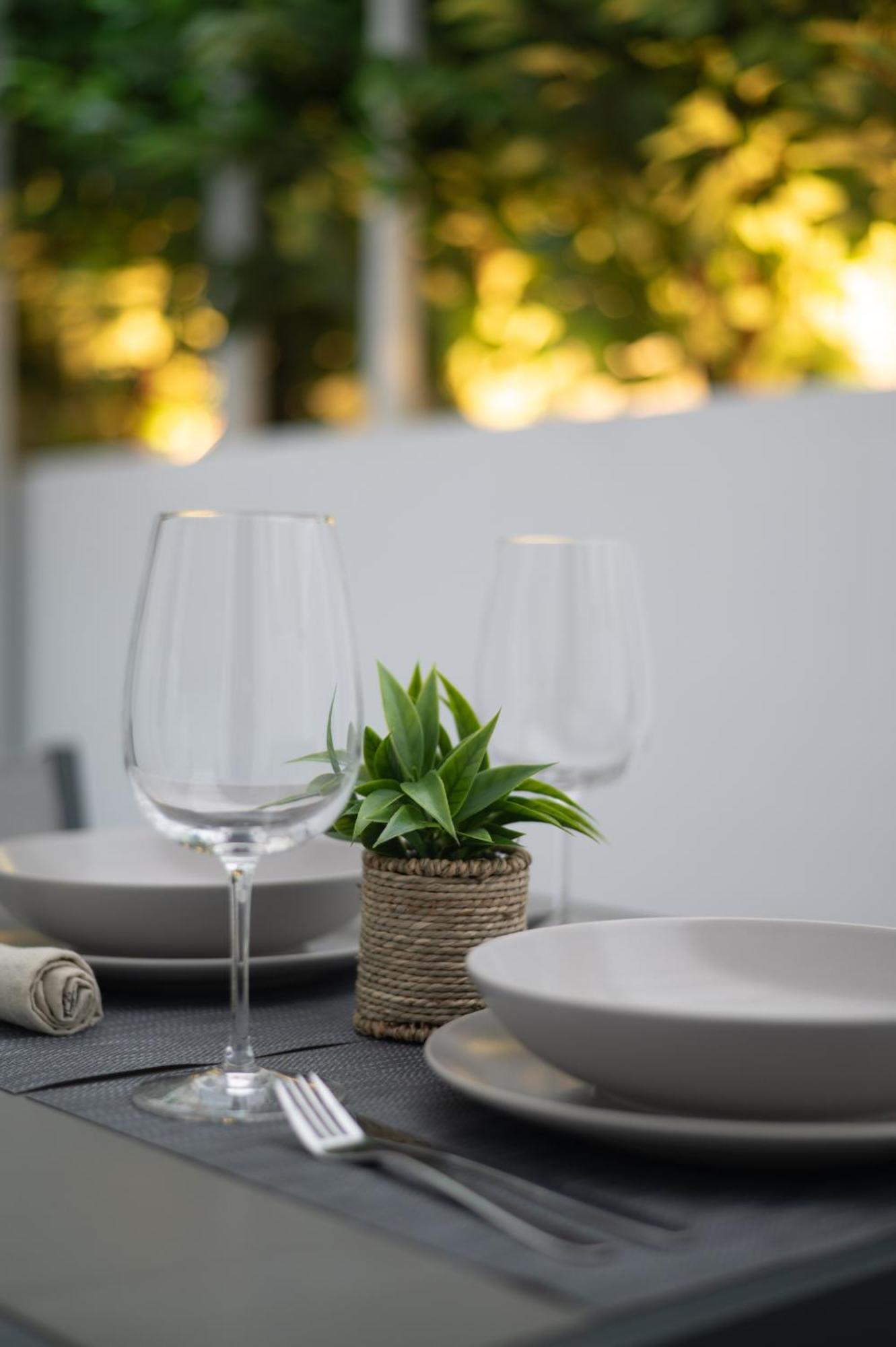 Honey Oak & Cream Patio By Nest Apartment Солун Екстериор снимка