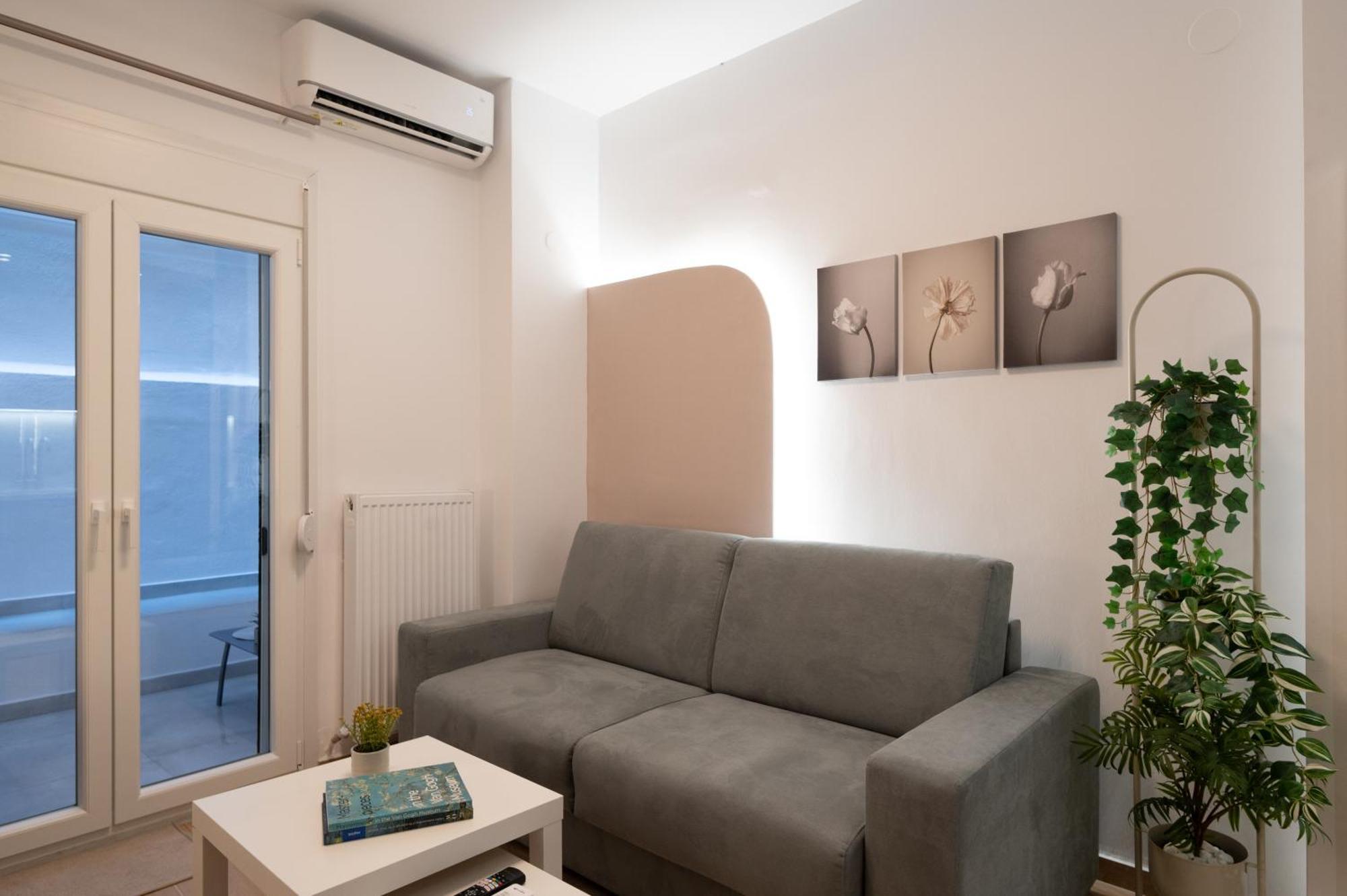 Honey Oak & Cream Patio By Nest Apartment Солун Стая снимка